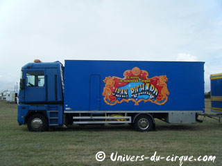 Loire-Atlantique: le spectacle 2011 du Nouveau Cirque Jean Richard