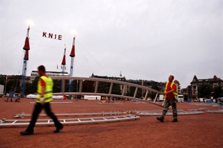 Suisse: le montage du Cirque Knie à Genève en images