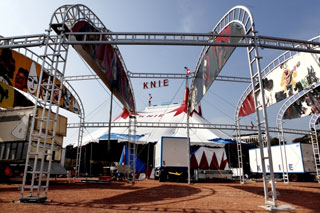 Suisse: le montage du Cirque Knie à Genève en images