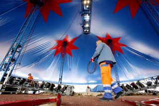 Suisse: le montage du Cirque Knie à Genève en images