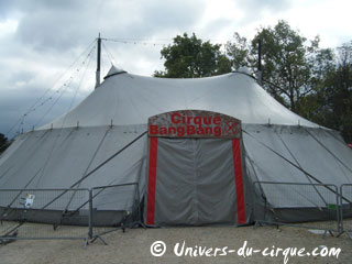 Paris: retour du Village de Cirque sur la Pelouse de Reuilly du 05 au 16 octobre 2011