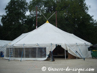 Paris: retour du Village de Cirque sur la Pelouse de Reuilly du 05 au 16 octobre 2011