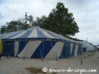 Paris: retour du Village de Cirque sur la Pelouse de Reuilly du 05 au 16 octobre 2011