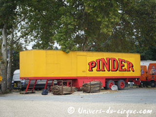 Paris: la prochaine saison d'hiver du Cirque Pinder se prépare sur la Pelouse de Reuilly