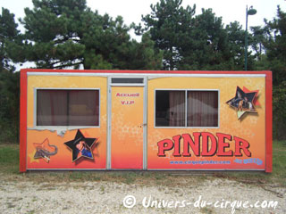 Paris: la prochaine saison d'hiver du Cirque Pinder se prépare sur la Pelouse de Reuilly