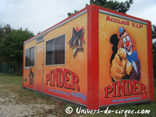 Paris: la prochaine saison d'hiver du Cirque Pinder se prépare sur la Pelouse de Reuilly