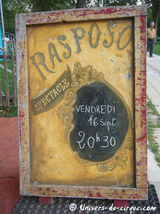 Paris: derniers jours du Cirque Rasposo au Parc de Bercy