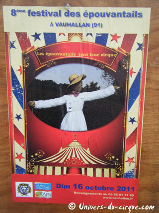 Essonne: le Rudi Llata Circus au Festival des Epouvantails de Vauhallan le 16 octobre 2011