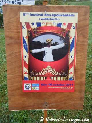 Essonne: le Rudi Llata Circus au Festival des Epouvantails de Vauhallan le 16 octobre 2011