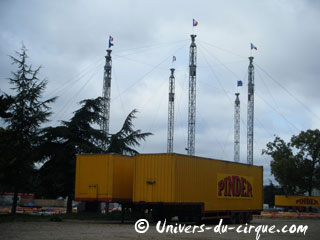 Paris: les préparatifs du Cirque Pinder se poursuivent sur la Pelouse de Reuilly