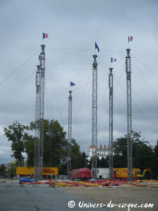 Paris: les préparatifs du Cirque Pinder se poursuivent sur la Pelouse de Reuilly