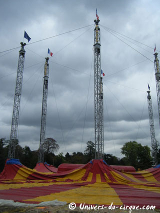 Paris: le grand chapiteau du Cirque Pinder se déploie sur la Pelouse de Reuilly