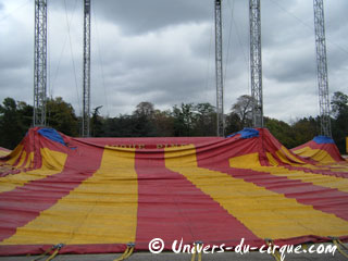 Paris: le grand chapiteau du Cirque Pinder se déploie sur la Pelouse de Reuilly