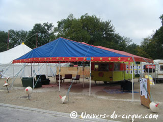 Paris: derniers jours de l'édition 2011 du Village de Cirque sur la Pelouse de Reuilly