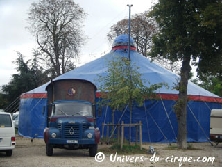 Paris: derniers jours de l'édition 2011 du Village de Cirque sur la Pelouse de Reuilly
