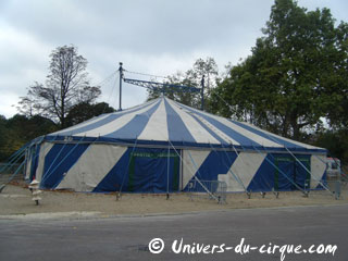 Paris: derniers jours de l'édition 2011 du Village de Cirque sur la Pelouse de Reuilly