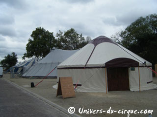 Paris: derniers jours de l'édition 2011 du Village de Cirque sur la Pelouse de Reuilly