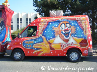 Essonne: les cirques Joy Dassonneville et Thierry Zavatta de passage à Sainte-Geneviève-des-Bois