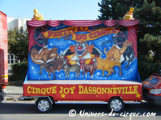 Essonne: les cirques Joy Dassonneville et Thierry Zavatta de passage à Sainte-Geneviève-des-Bois