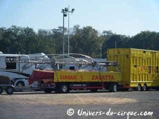 Essonne: les cirques Joy Dassonneville et Thierry Zavatta de passage à Sainte-Geneviève-des-Bois