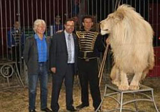 Nord: le maire, l'acrobate et le lion au Cirque Claudio Zavatta à Merville