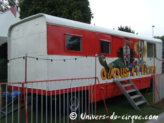 Belgique: le Circus Rose-Marie Malter en tournée sur le littoral flamand