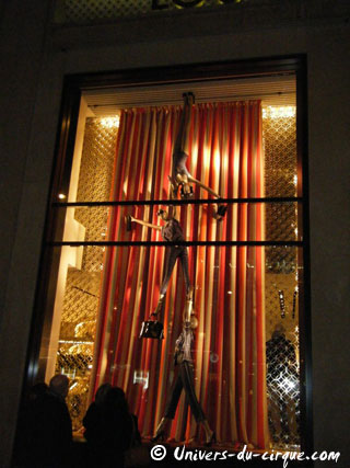 Paris: vitrines de Nol sur le thème du cirque chez Louis Vuitton