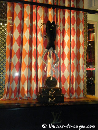 Paris: vitrines de Nol sur le thème du cirque chez Louis Vuitton