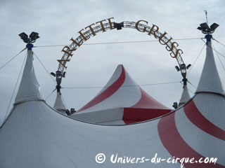 Paris: derniers jours de la saison 2011 du Cirque Arlette Gruss