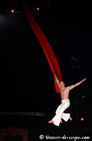 Vienne: les derniers jours du Cirque de Nol d'Octave Singulier à Poitiers