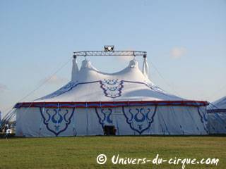 Le nouveau chapiteau d'accueil de La Piste aux Etoiles