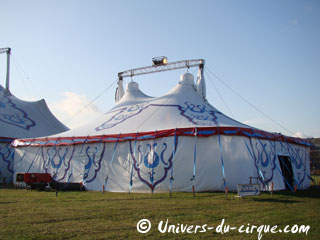 Le nouveau chapiteau d'accueil de La Piste aux Etoiles