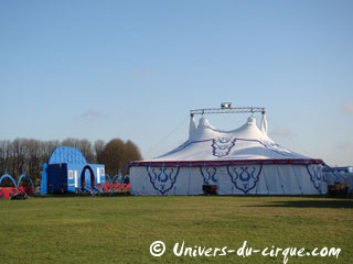 Le nouveau chapiteau d'accueil de La Piste aux Etoiles