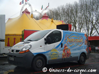 Maine-et-Loire: le matériel publicitaire du Cirque Franco-Italien à Angers