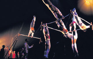 Paris: des podiums à la piste aux étoiles du Cirque du Soleil