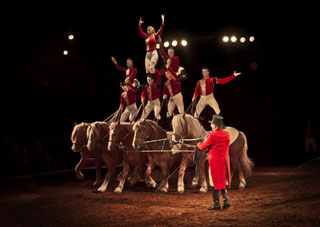 Paris: le thétral art de la piste du Cirque Alexis Gruss