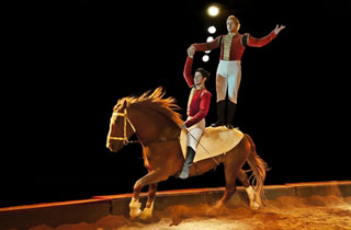Paris: le thétral art de la piste du Cirque Alexis Gruss