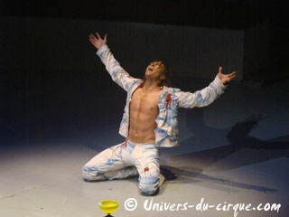 Paris: Pierre Marchand jongle entre les spectacles du Cirque d'Hiver Bouglione et du Lido
