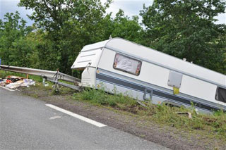 Saône-et-Loire: une caravane du Cirque Pinder éventrée sur la N80 au Creusot