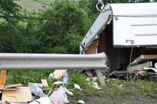 Saône-et-Loire: une caravane du Cirque Pinder éventrée sur la N80 au Creusot