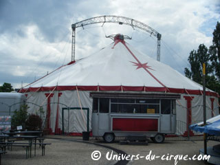 Paris: spectacles du Cirque Electrique à la Porte des Lilas du 10 au 24 juin 2012