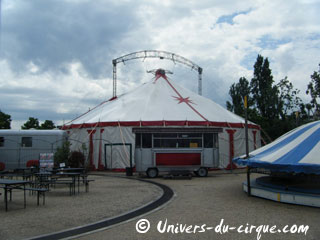 Paris: spectacles du Cirque Electrique à la Porte des Lilas du 10 au 24 juin 2012