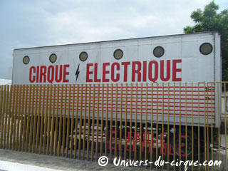 Paris: spectacles du Cirque Electrique à la Porte des Lilas du 10 au 24 juin 2012