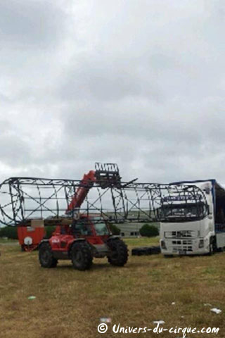 La livraison du nouveau chapiteau du Cirque Joseph Bouglione en images