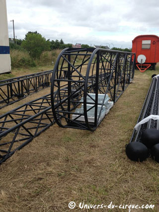 La livraison du nouveau chapiteau du Cirque Joseph Bouglione en images