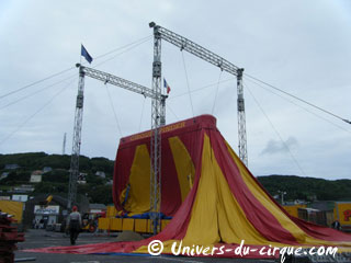 Le Cirque Pinder a débuté sa tournée estivale 2012 des plages