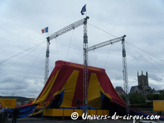 Le Cirque Pinder a débuté sa tournée estivale 2012 des plages
