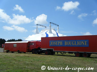 Loire-Atlantique: le nouveau chapiteau du Cirque Joseph Bouglione inauguré à Saint-Nazaire