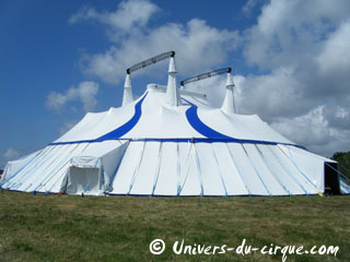 Loire-Atlantique: le nouveau chapiteau du Cirque Joseph Bouglione inauguré à Saint-Nazaire