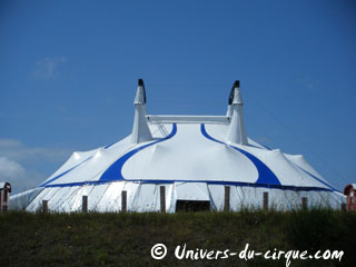 Loire-Atlantique: le nouveau chapiteau du Cirque Joseph Bouglione inauguré à Saint-Nazaire